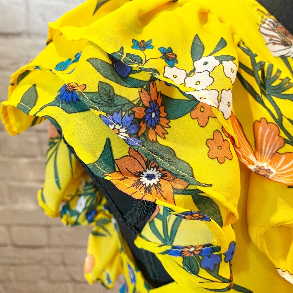 Floral Ruffle Blouse - Picture 4 of 14